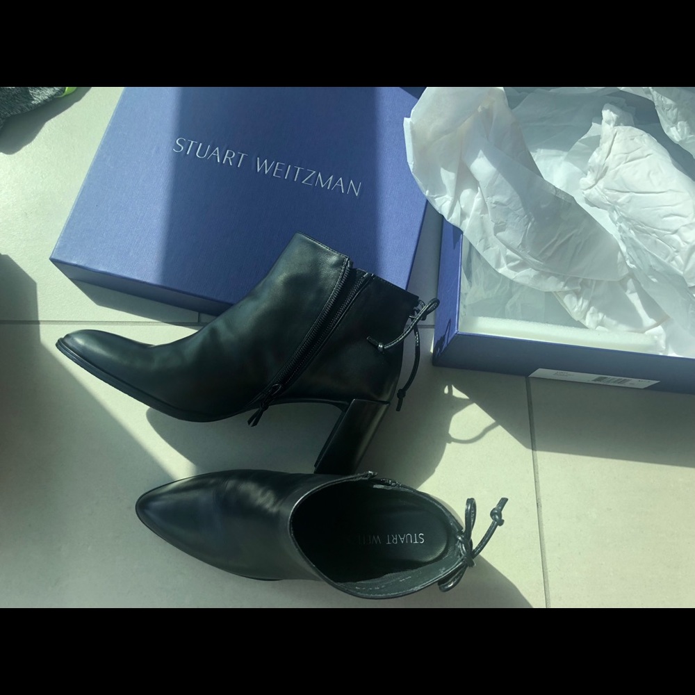 Stuart Weitzman booties leather with box  7.5